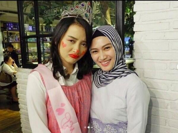 10 Seleb Ini Jadi 'Korban' Bridal Shower, Gak Banget Make Upnya