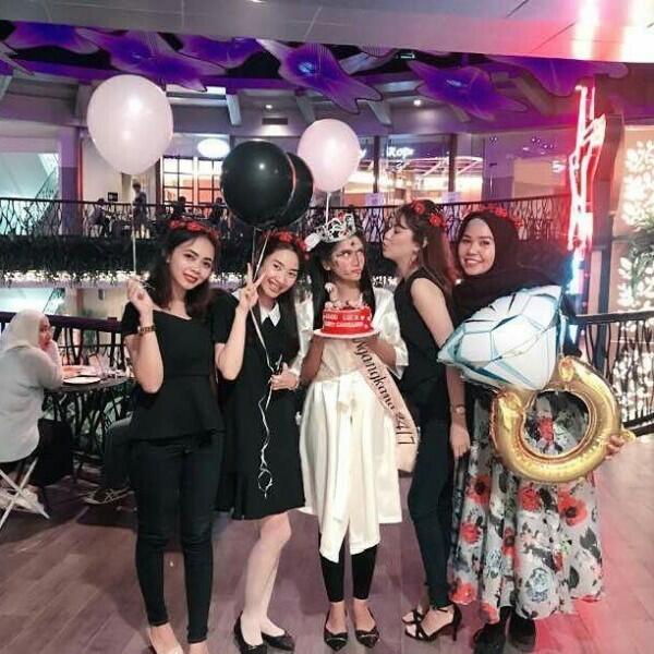 10 Seleb Ini Jadi 'Korban' Bridal Shower, Gak Banget Make Upnya