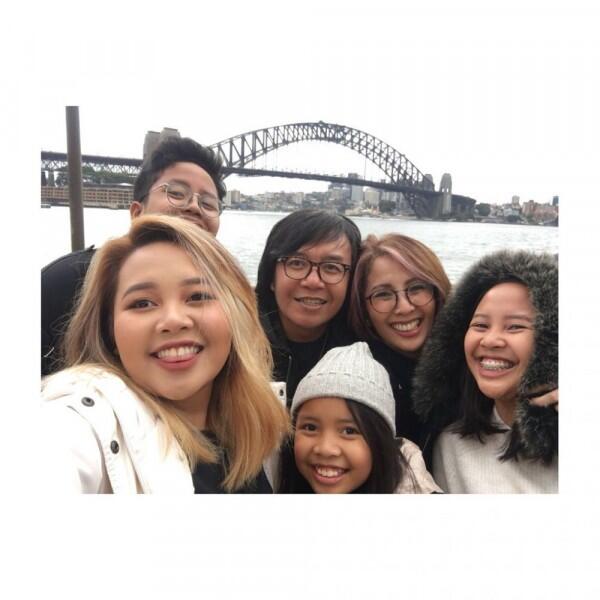 10 Potret Harmonis Ari Lasso Bareng Keluarga, Family Man Banget!