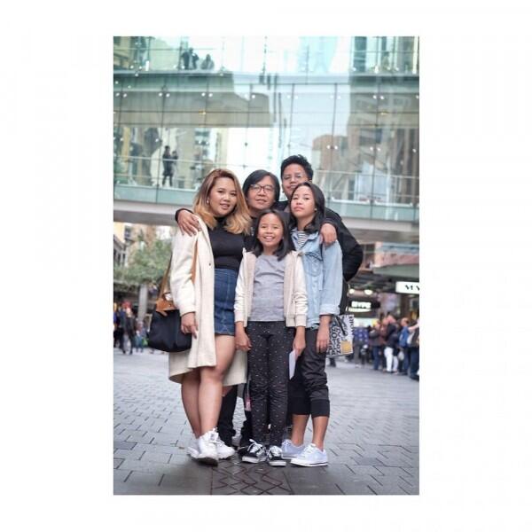 10 Potret Harmonis Ari Lasso Bareng Keluarga, Family Man Banget!