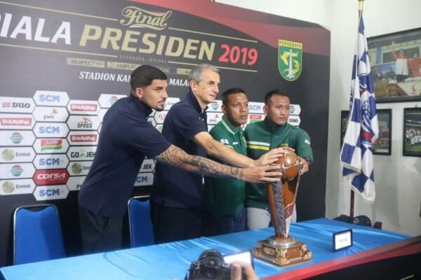 Pelatih Arema FC: Aremania Harus Jadi Tuan Rumah yang Baik