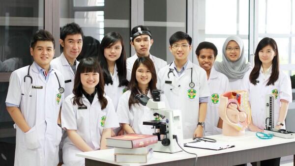 7 Jurusan Kuliah yang Katanya Paling Bisa Luluhkan Hati Mertua