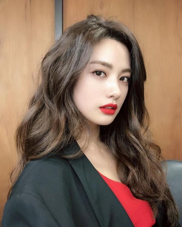 10 Potret Menawan Nana After School, Detektif Kece di Drama 'Kill It'