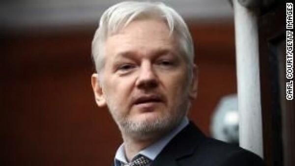 Alasan Ekuador yan Akhirnya Menyerahkan Julian Assange untuk Ditangkap