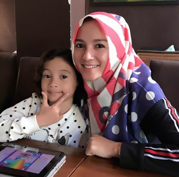 10 Potret Terbaru Keluarga Limbad yang Jarang Disorot Media