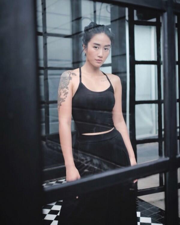 10 Potret Seleb yang Makin Cetar dengan Tato, Bikin Deg-degan!