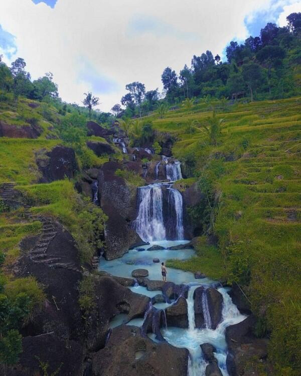 9 Potret Indahnya Air Terjun Kedung Kandang, Asri di Persawahan Yogya