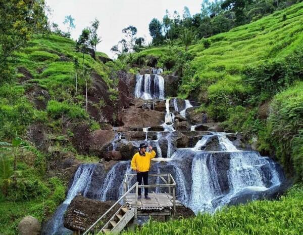 9 Potret Indahnya Air Terjun Kedung Kandang, Asri di Persawahan Yogya
