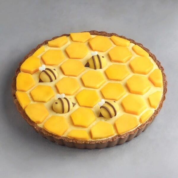11 Pie Buah yang Uniknya Kebangetan, Yakin Punya Hati buat Makan?
