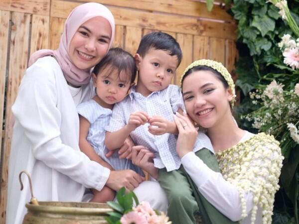 10 Potret Momen Bahagia Siraman Rifqa Malsyita, Adik Zaskia Adya Mecca