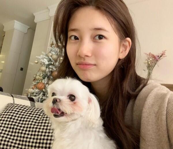 10 Potret Memesona Bae Suzy dengan Tampilan Bare Face