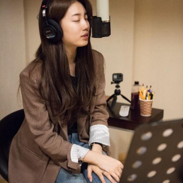 10 Potret Memesona Bae Suzy dengan Tampilan Bare Face