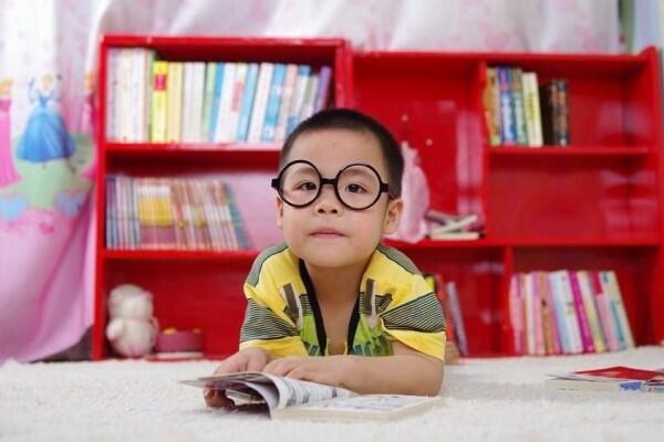 7 Momen yang Cuma Dirasakan Si Kacamata Tebal Sejak Kecil, Kamu Juga?