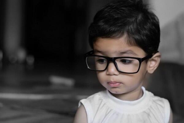 7 Momen yang Cuma Dirasakan Si Kacamata Tebal Sejak Kecil, Kamu Juga?