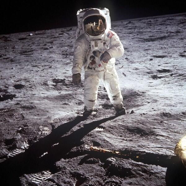 Sarat Nilai Sejarah, Ini Dia 10 Foto Astronomi Paling Diingat