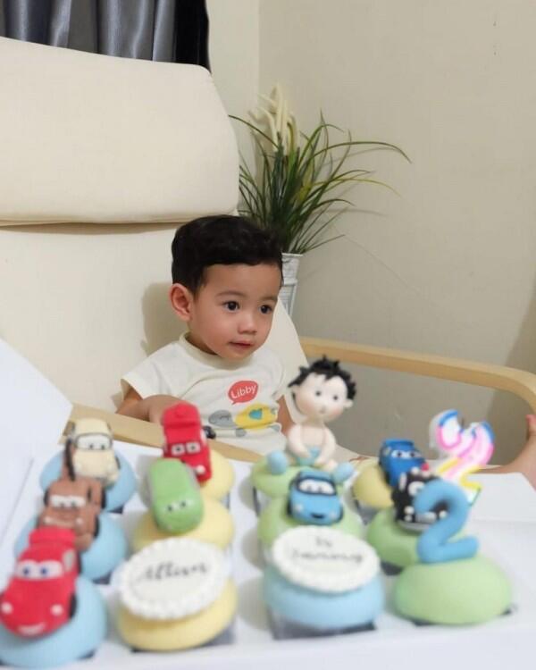 10 Potret Atlansyah Adelio, Keponakan Chand Kelvin yang Lucu Abis