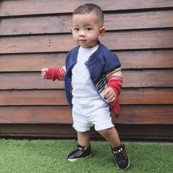 10 Potret Atlansyah Adelio, Keponakan Chand Kelvin yang Lucu Abis