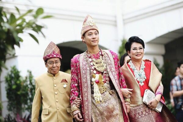 7 Makna di Balik Prosesi Pernikahan Adat Minang, Sakral Banget Lho!