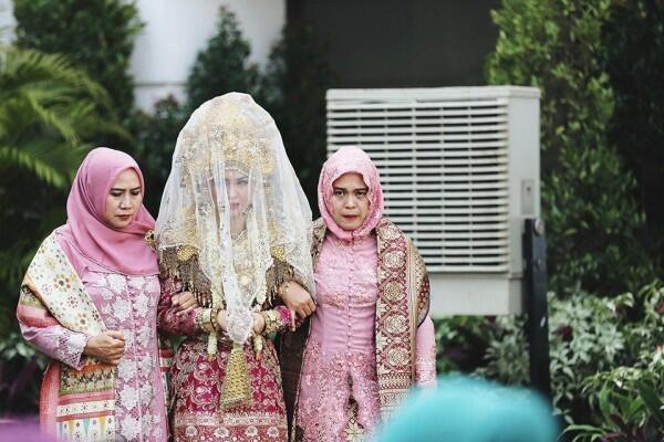 7 Makna di Balik Prosesi Pernikahan Adat Minang, Sakral Banget Lho!