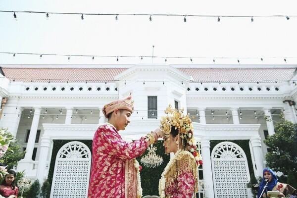 7 Makna di Balik Prosesi Pernikahan Adat Minang, Sakral Banget Lho!