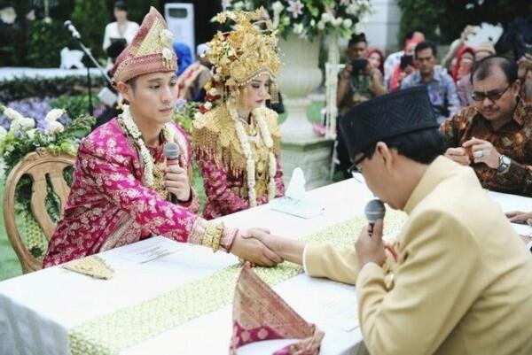 7 Makna di Balik Prosesi Pernikahan Adat Minang, Sakral Banget Lho!