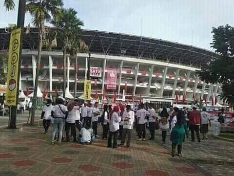 Massa Jokowi-Ma'ruf Mulai Padati Stadion Utama GBK