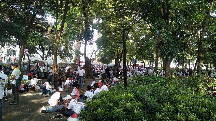 Diusir Keluar Stadion GBK, Relawan Jokowi-Ma'ruf Amin Keleleran di Taman