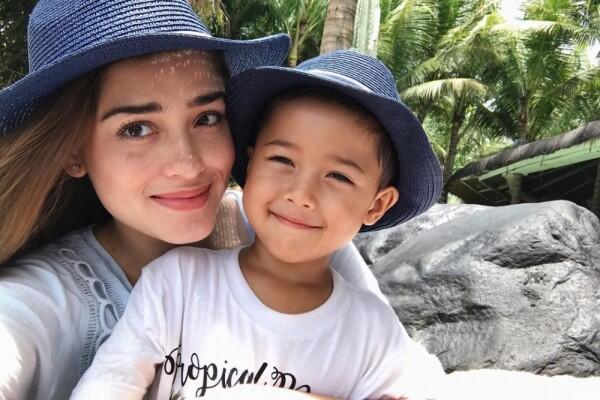 10 Potret Bradley Adik Yasmine Wilblood yang Disangka Anaknya