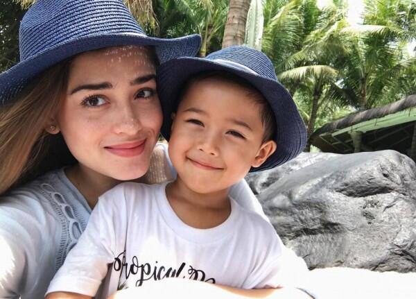 10 Potret Bradley Adik Yasmine Wilblood yang Disangka Anaknya