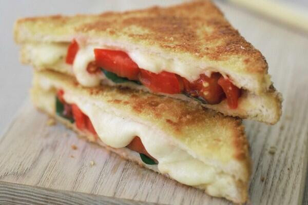 5 Hidangan Ini Semakin Lezat dengan Keju Leleh, Cheesy Banget!