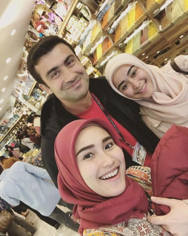 10 Potret Liburan Ayu Ting Ting di Turki, Anggun dengan Hijab!