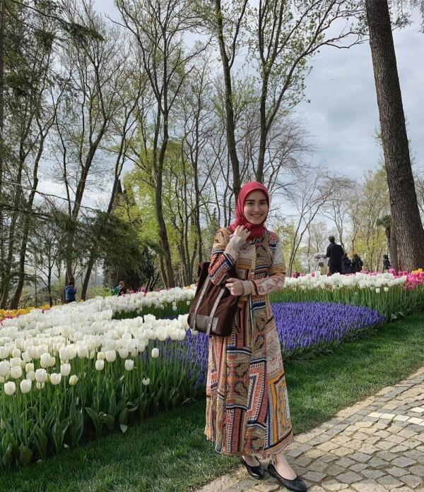 10 Potret Liburan Ayu Ting Ting di Turki, Anggun dengan Hijab!