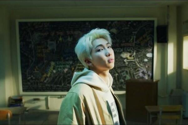 8 Harga Outfit RM di BTS Comeback Trailer 'Persona' yang Fantastis