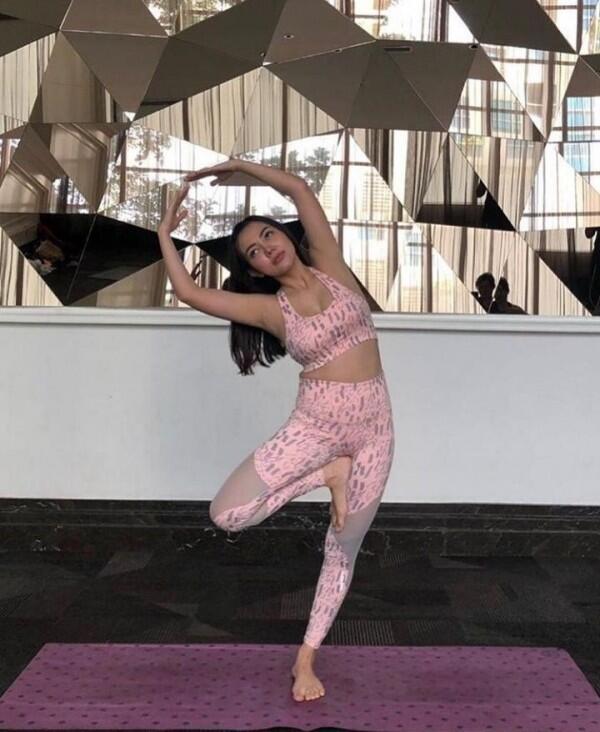 10 Potret Bella Shofie Pamer Body Goals Saat Olahraga, Bikin Iri!