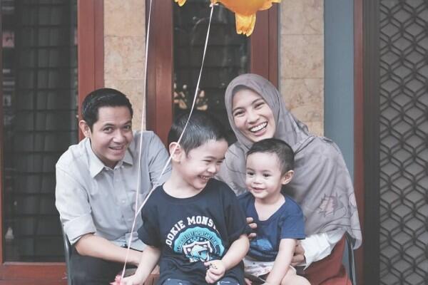 Dari Rumah hingga Kerja Bareng, 10 Potret Mesra Alyssa & Dude Harlino