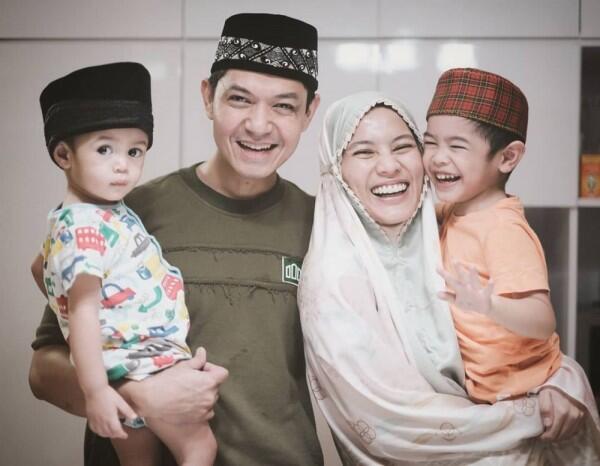 Dari Rumah hingga Kerja Bareng, 10 Potret Mesra Alyssa & Dude Harlino