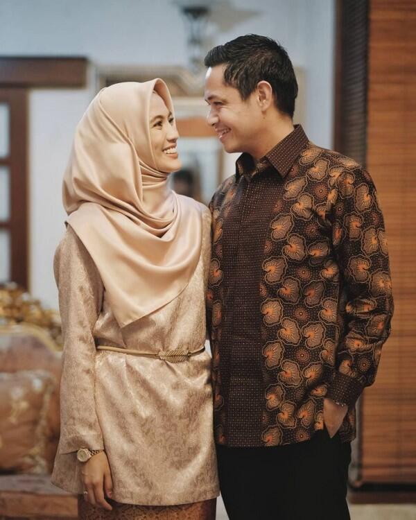 Dari Rumah hingga Kerja Bareng, 10 Potret Mesra Alyssa & Dude Harlino