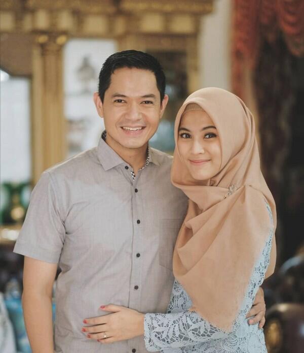 Dari Rumah hingga Kerja Bareng, 10 Potret Mesra Alyssa & Dude Harlino