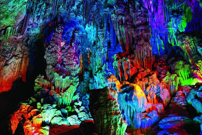 12 Destinasi Ini Warna-warni bak Pelangi, Indahnya Kebangetan!