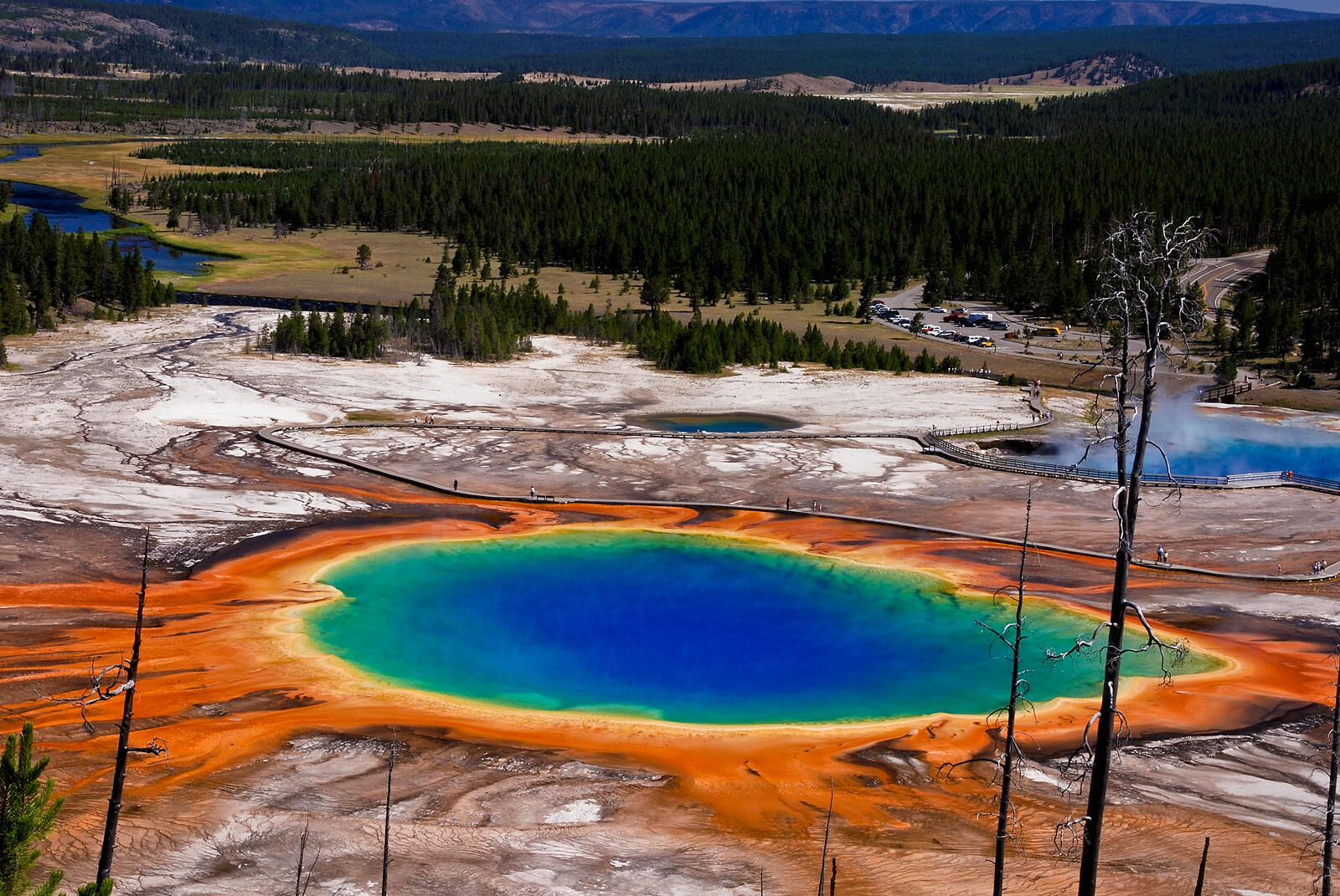 12 Destinasi Ini Warna-warni bak Pelangi, Indahnya Kebangetan!