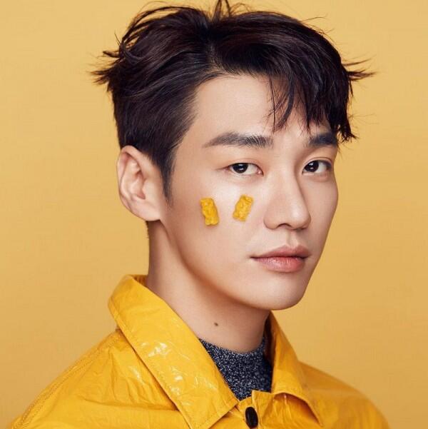 Segera Comeback, 13 Potret Kim Young Kwang yang Siap Lemahkan Hatimu