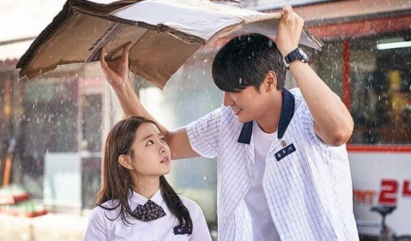 Segera Comeback, 13 Potret Kim Young Kwang yang Siap Lemahkan Hatimu