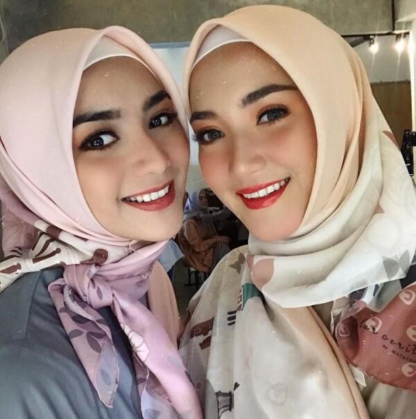 10 Potret Manisnya Erica Putri, Kakak Citra Kirana saat Kenakan Hijab