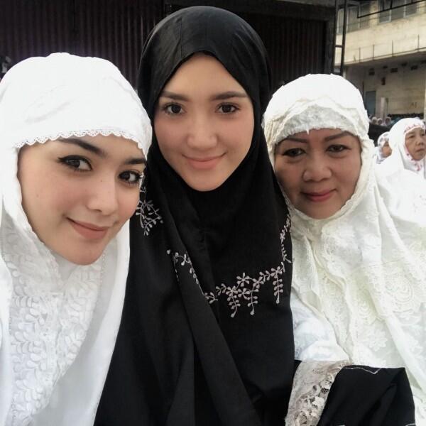 10 Potret Manisnya Erica Putri, Kakak Citra Kirana saat Kenakan Hijab