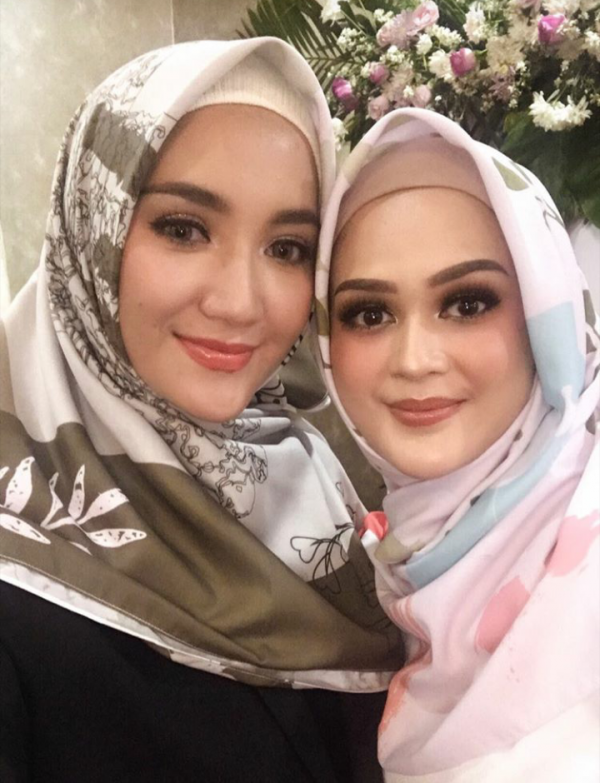 10 Potret Manisnya Erica Putri, Kakak Citra Kirana saat Kenakan Hijab