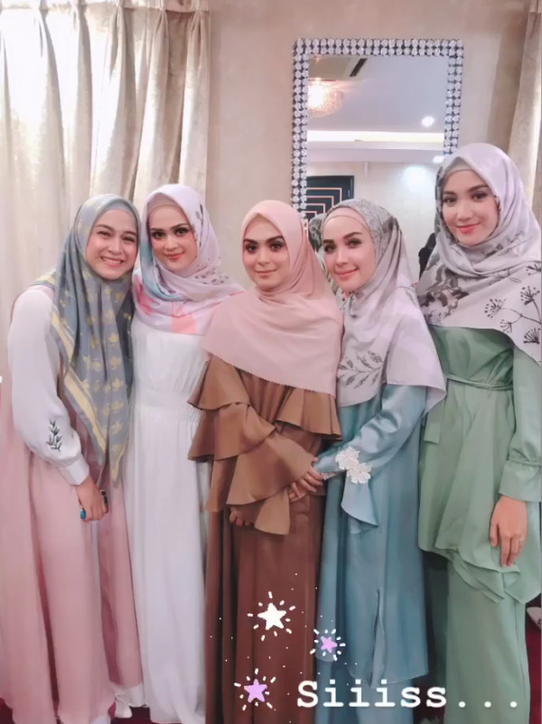 10 Potret Manisnya Erica Putri, Kakak Citra Kirana saat Kenakan Hijab