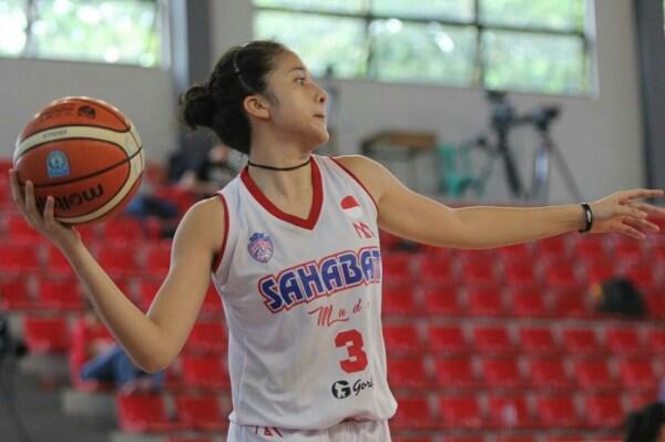 Bintang Lapangan, Ini 10 Potret Energik Sitha Marino Saat Main Basket