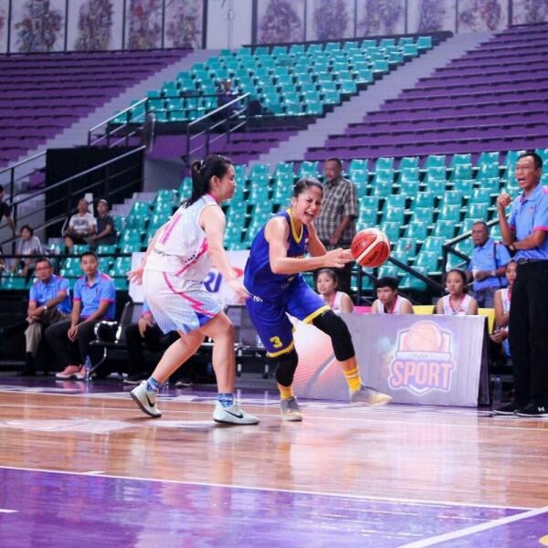 Bintang Lapangan, Ini 10 Potret Energik Sitha Marino Saat Main Basket