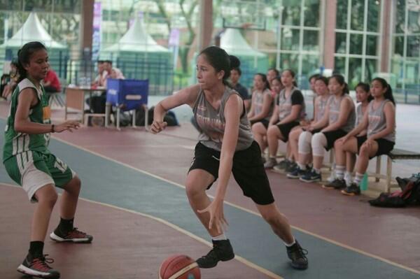 Bintang Lapangan, Ini 10 Potret Energik Sitha Marino Saat Main Basket