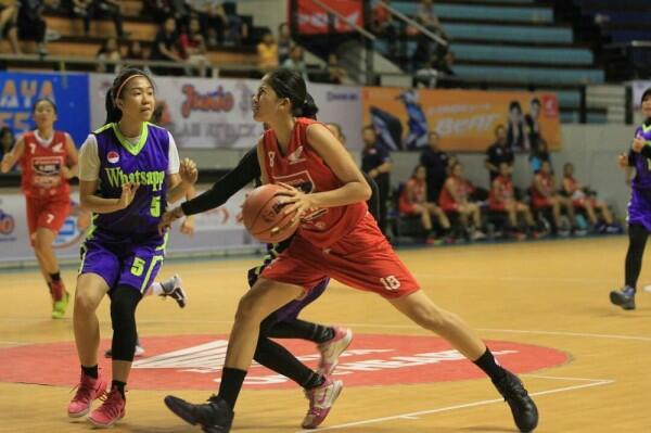 Bintang Lapangan, Ini 10 Potret Energik Sitha Marino Saat Main Basket